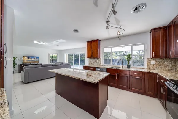 $1,590,000 | 13100 Southwest 81st Avenue, Pinecrest, FL 33156