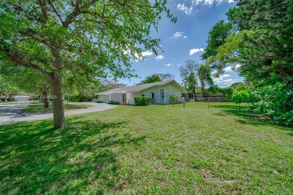 $1,590,000 | 13100 Southwest 81st Avenue, Pinecrest, FL 33156