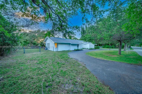 $1,590,000 | 13100 Southwest 81st Avenue, Pinecrest, FL 33156