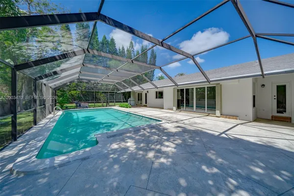$1,590,000 | 13100 Southwest 81st Avenue, Pinecrest, FL 33156