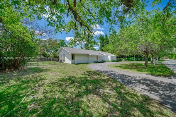 $1,590,000 | 13100 Southwest 81st Avenue, Pinecrest, FL 33156