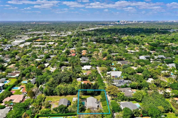 $1,590,000 | 13100 Southwest 81st Avenue, Pinecrest, FL 33156