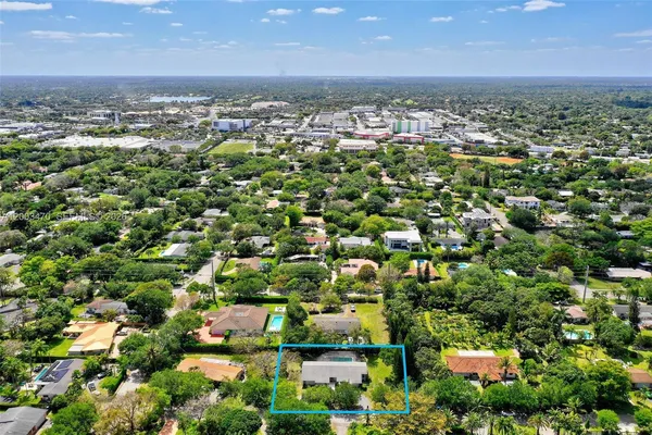 $1,590,000 | 13100 Southwest 81st Avenue, Pinecrest, FL 33156