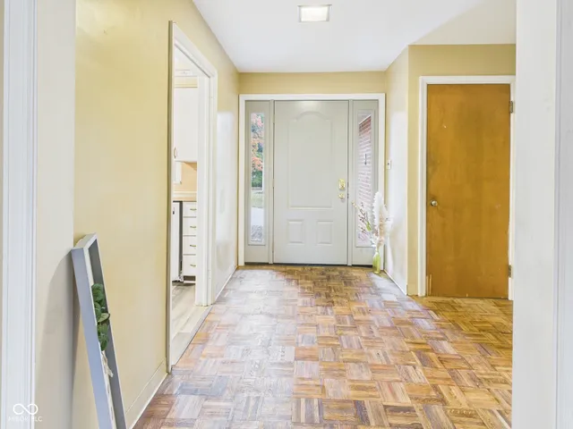 $219,900 | 307 North Winthrop Road, Muncie, IN 47304