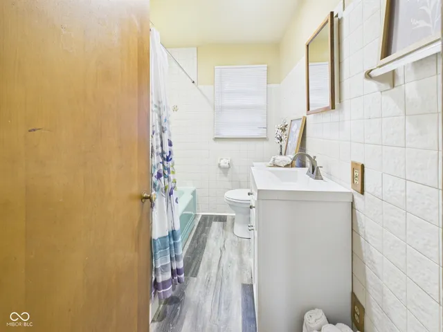 $219,900 | 307 North Winthrop Road, Muncie, IN 47304