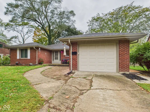 $219,900 | 307 North Winthrop Road, Muncie, IN 47304