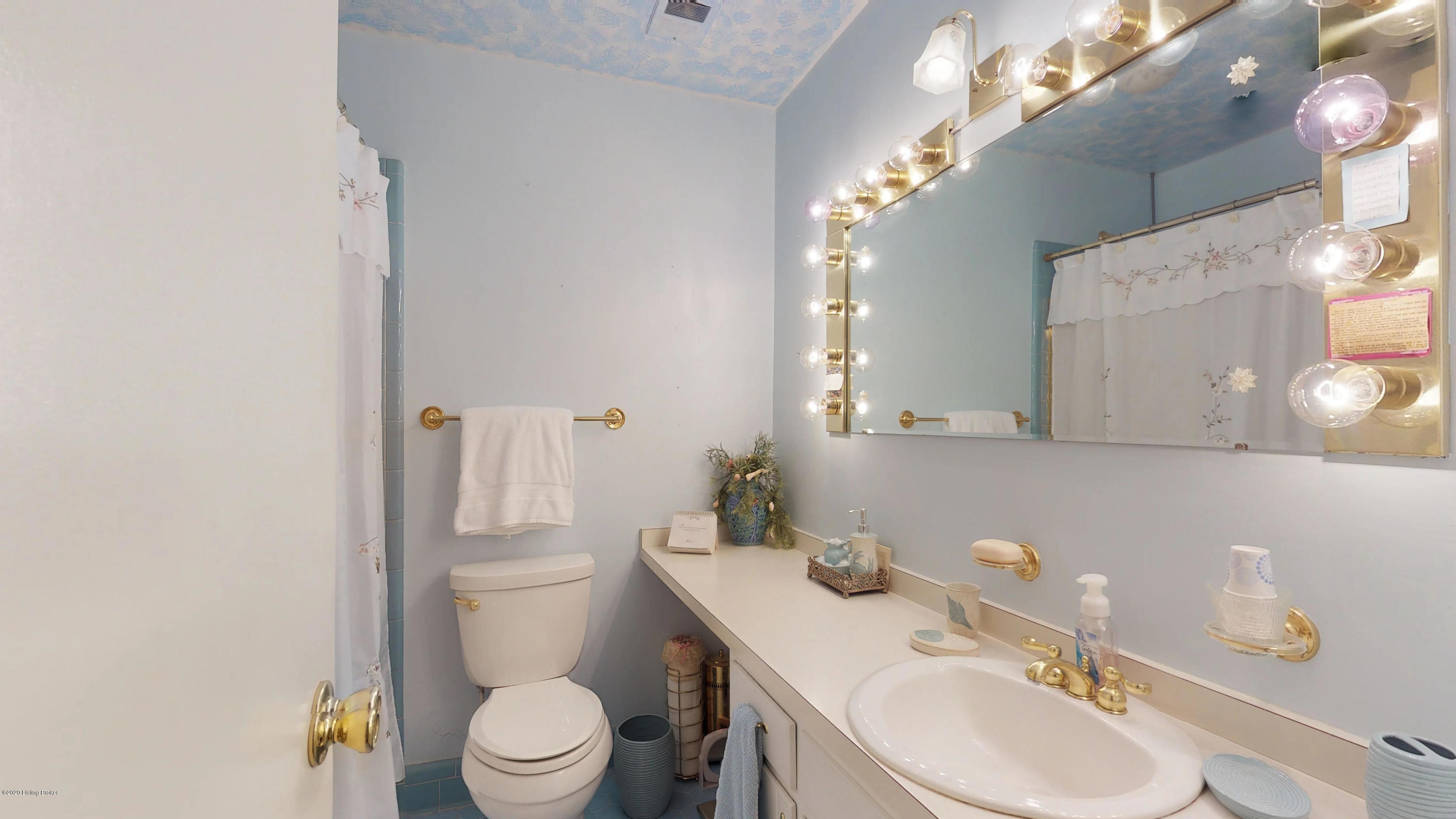 15801 Brush Run Road Louisville, KY 40299 - Photo 10 of 41 Hall Bath