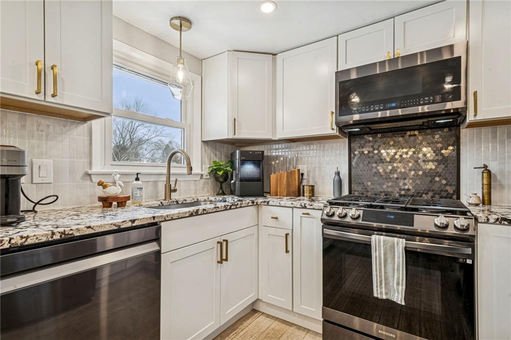 1521 Robbins Station Road Irwin, PA 15642 - Photo 11 of 35