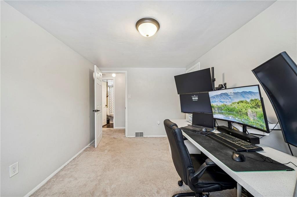 1521 Robbins Station Road Irwin, PA 15642 - Photo 19 of 35