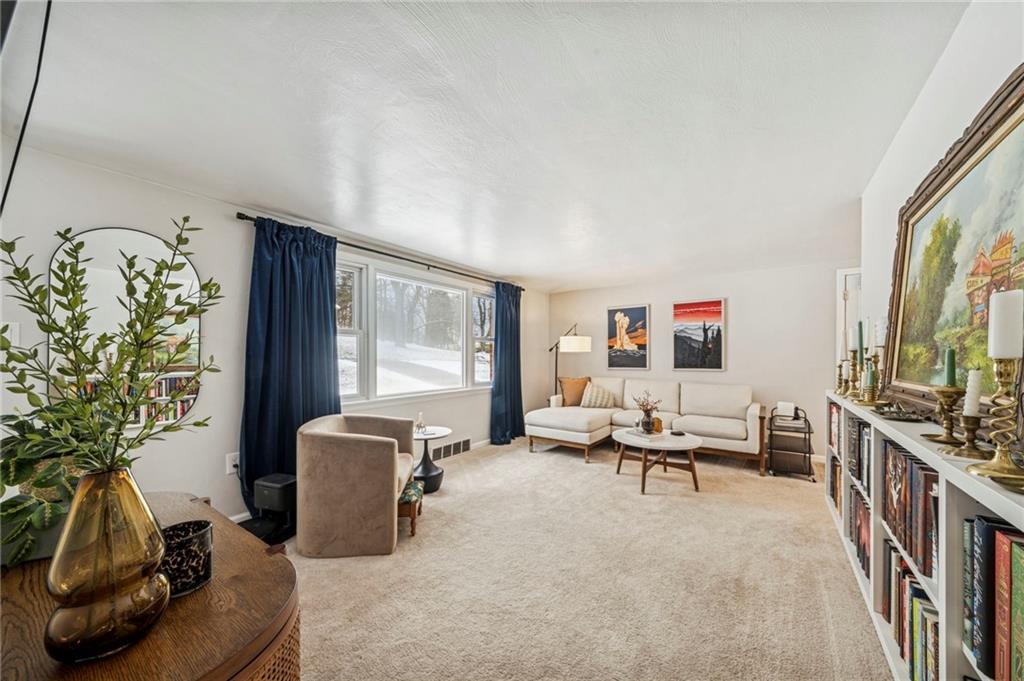 1521 Robbins Station Road Irwin, PA 15642 - Photo 4 of 35