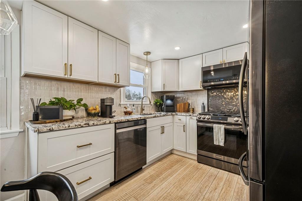 1521 Robbins Station Road Irwin, PA 15642 - Photo 9 of 35