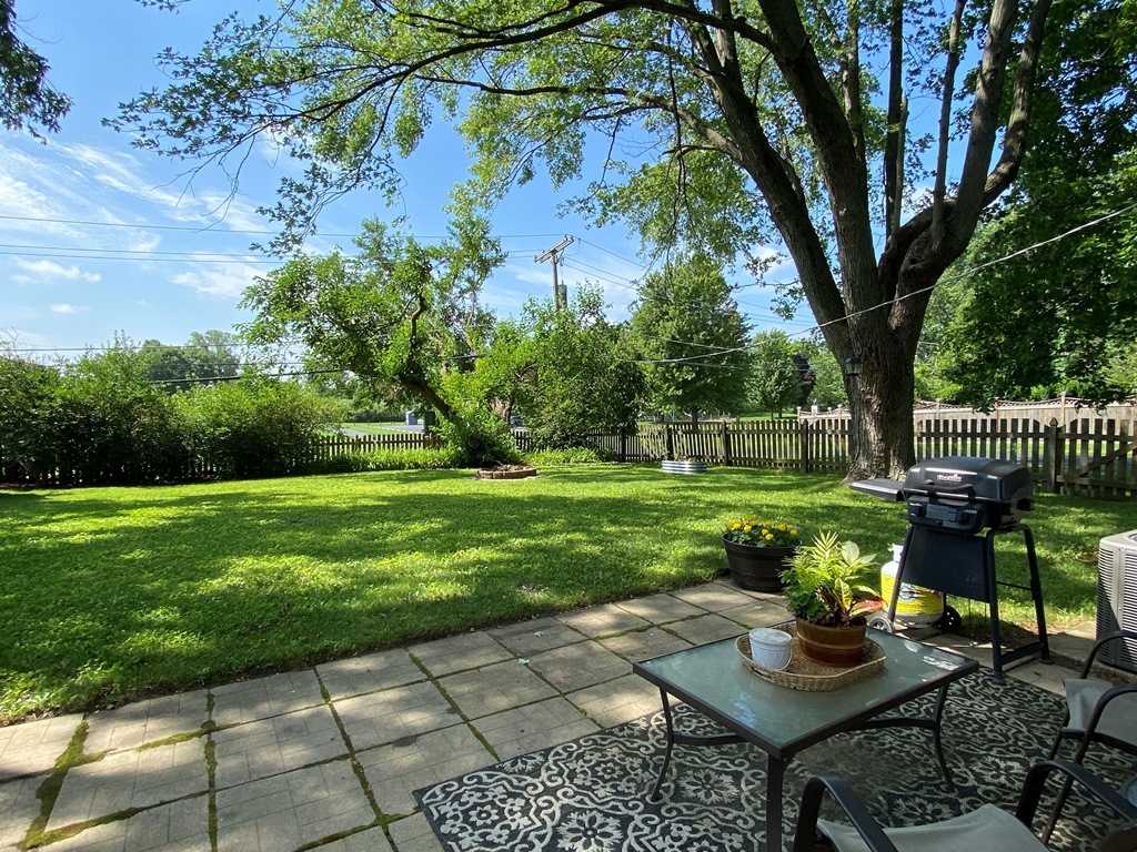 136 Saugatuck Road Montgomery, IL 60538 - Photo 10 of 33