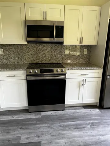 $2,700 | 6596 Via Regina, Unit 6596, Boca Raton, FL 33433