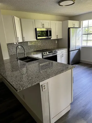 $2,700 | 6596 Via Regina, Unit 6596, Boca Raton, FL 33433