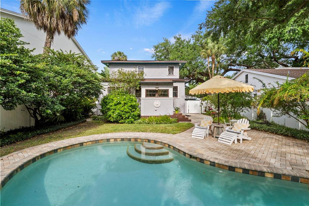 212 South Coolidge Avenue Tampa, FL 33609 - Photo 31 of 37 a view of a house with pool and a yard