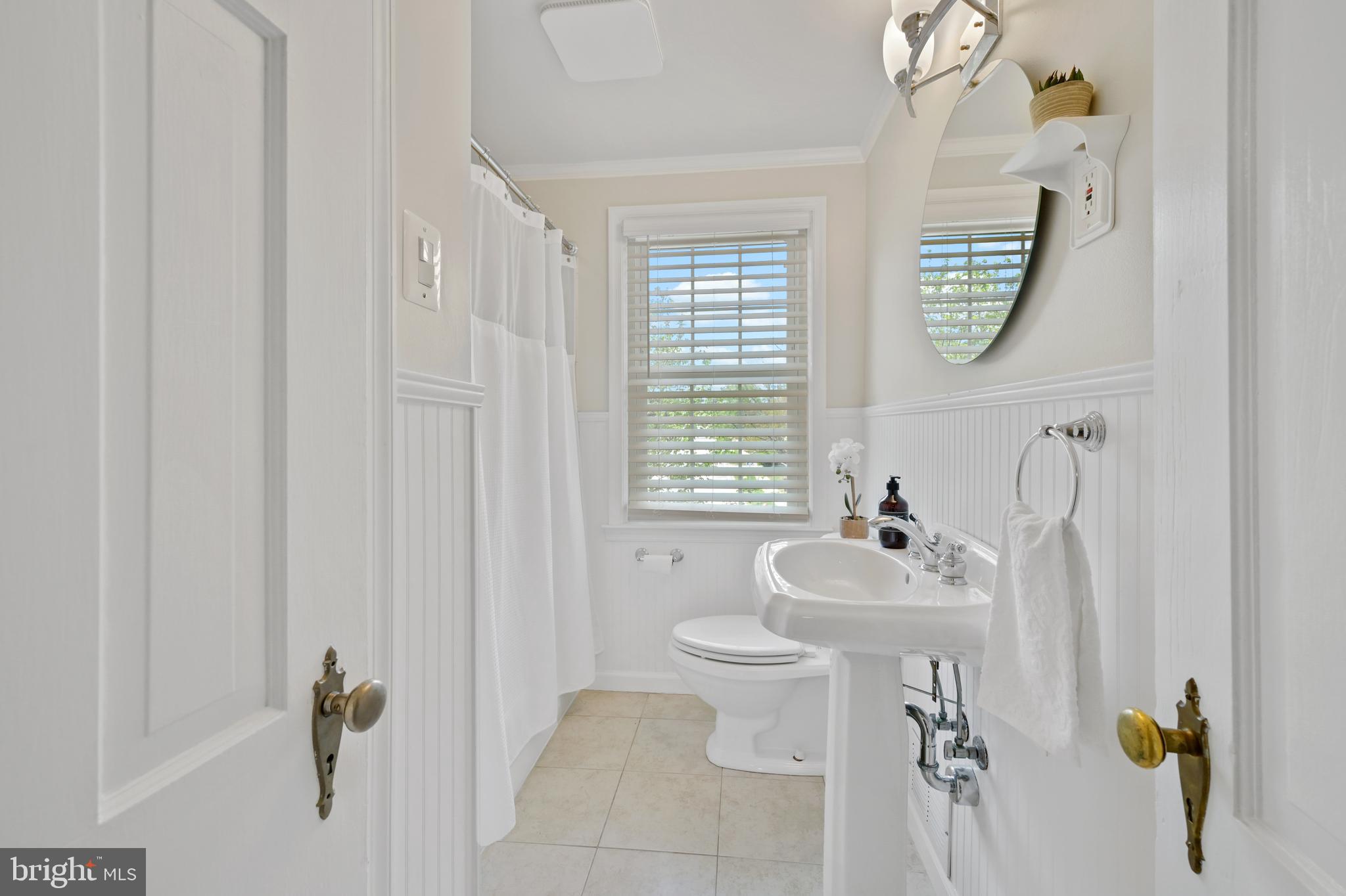 353 Whitfield Road Catonsville, MD 21228 - Photo 21 of 30 Gorgeous upstairs bathroom with tub!