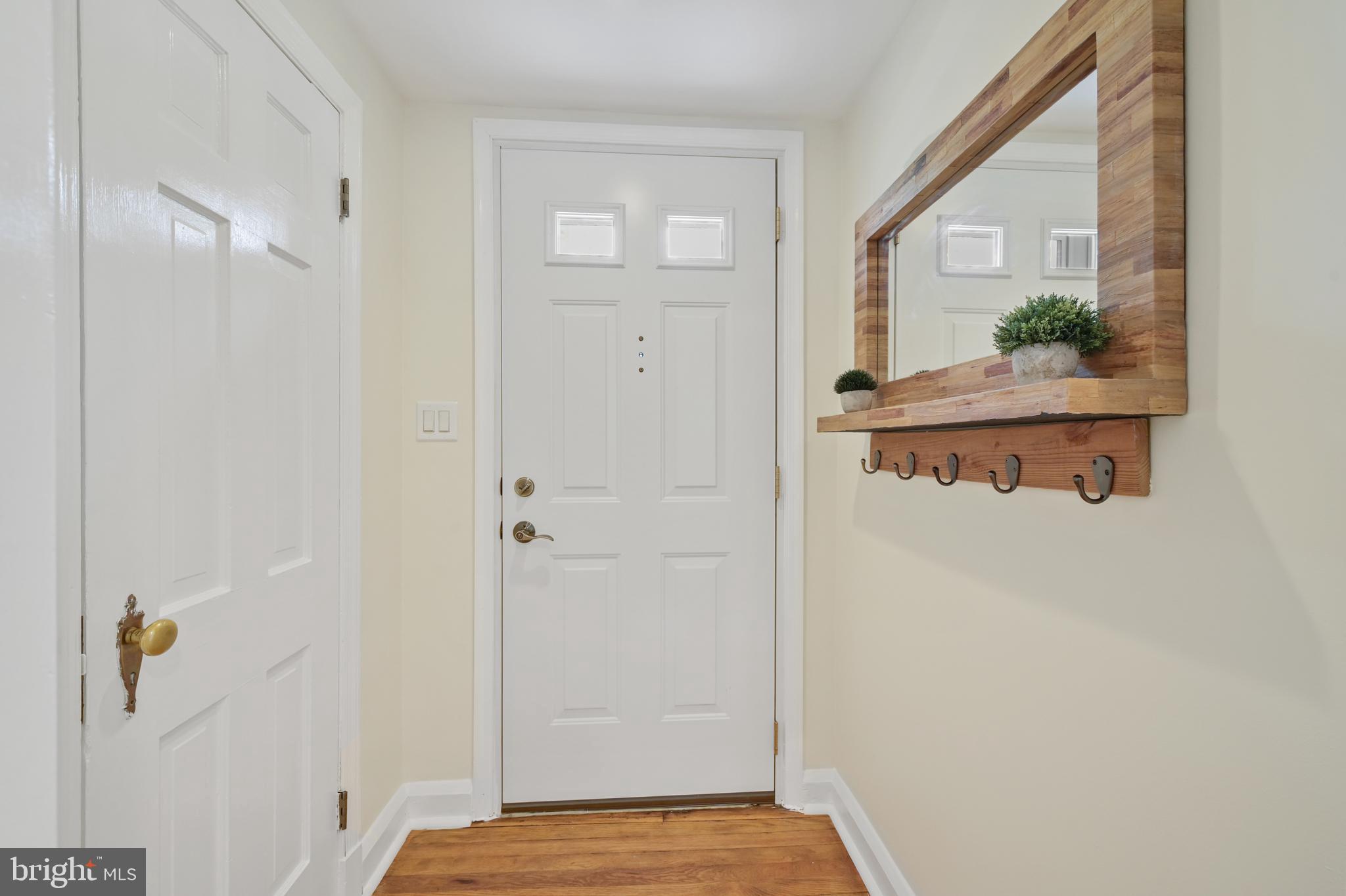 353 Whitfield Road Catonsville, MD 21228 - Photo 4 of 30 Inviting foyer