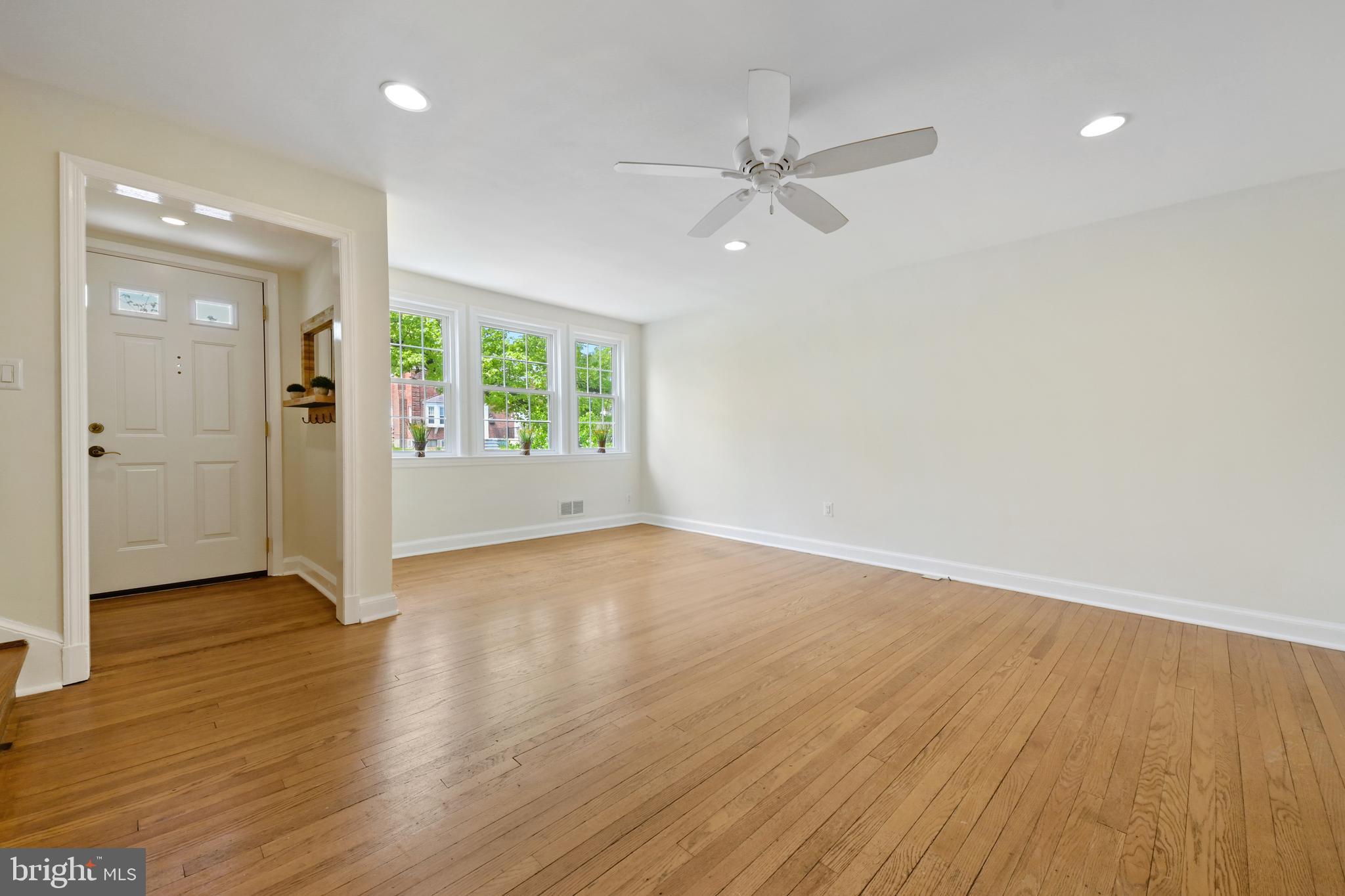 353 Whitfield Road Catonsville, MD 21228 - Photo 5 of 30 Foyer and sun-filled living room