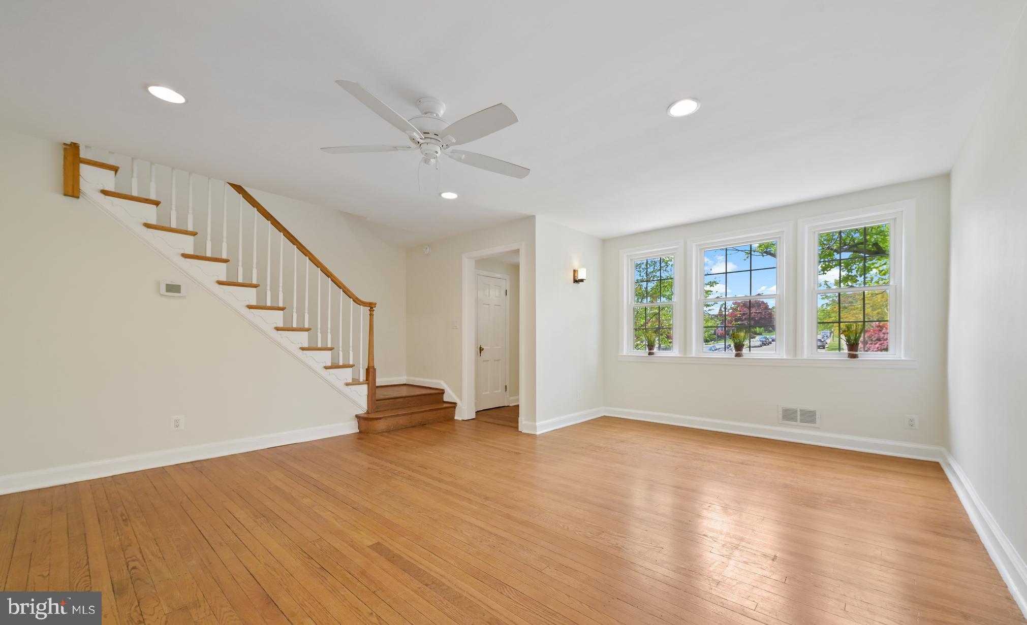 353 Whitfield Road Catonsville, MD 21228 - Photo 6 of 30 Spacious & bright living room