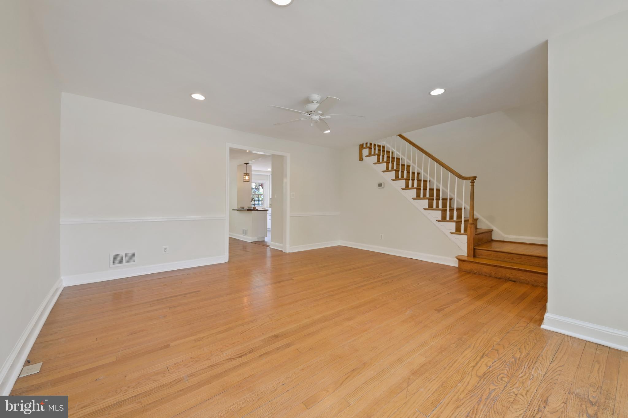 353 Whitfield Road Catonsville, MD 21228 - Photo 7 of 30 Large living room
