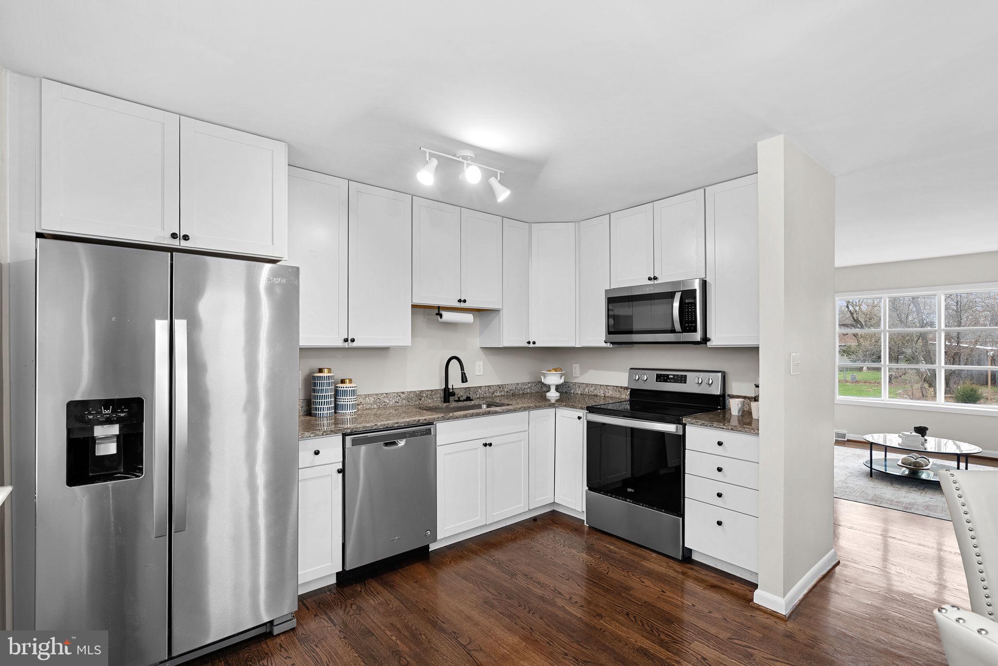 647 Battle Avenue Winchester, VA 22601 - Photo 6 of 9 Kitchen w/ SS Appliances & Granite Counters