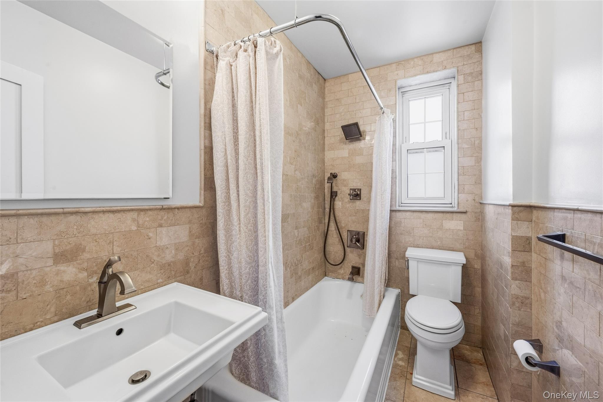 949 Palmer Road, Unit 3H Bronxville, NY 10708 - Photo 17 of 27 Bathroom 1