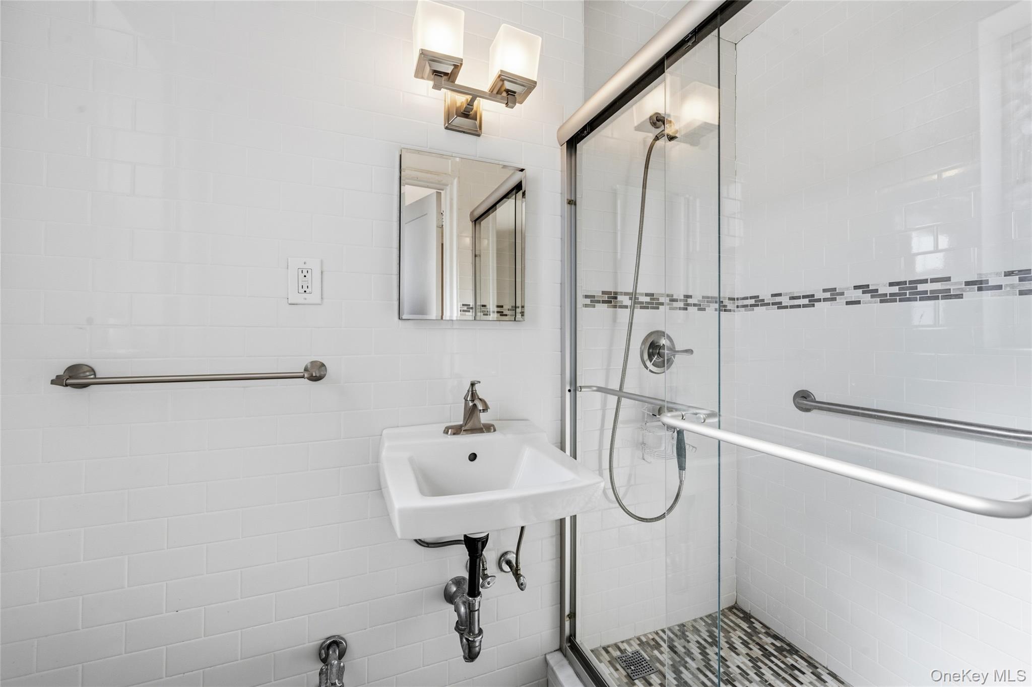 949 Palmer Road, Unit 3H Bronxville, NY 10708 - Photo 21 of 27 Bathroom 2