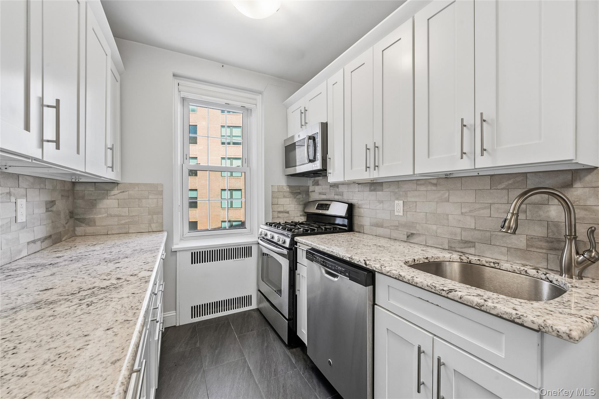 949 Palmer Road, Unit 3H Bronxville, NY 10708 - Photo 3 of 27