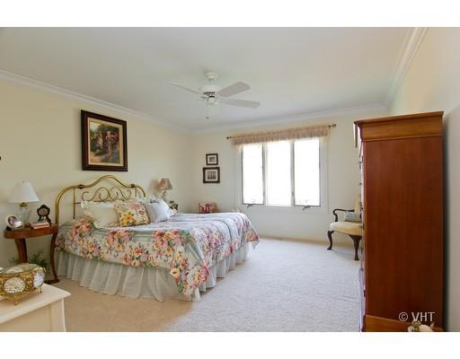 53 Park Lane, Unit 53 Park Ridge, IL 60068 - Photo 11 of 16 a bedroom with a bed and window