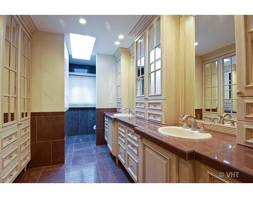 53 Park Lane, Unit 53 Park Ridge, IL 60068 - Photo 10 of 16 a bathroom with a sink a vanity and a mirror