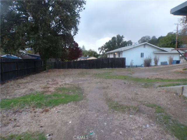 a view of backyard of house and trees