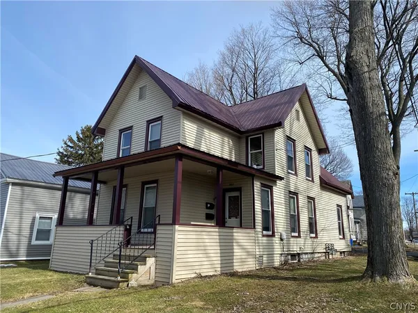 $850 | 302 North Rutland Street, Watertown, NY 13601