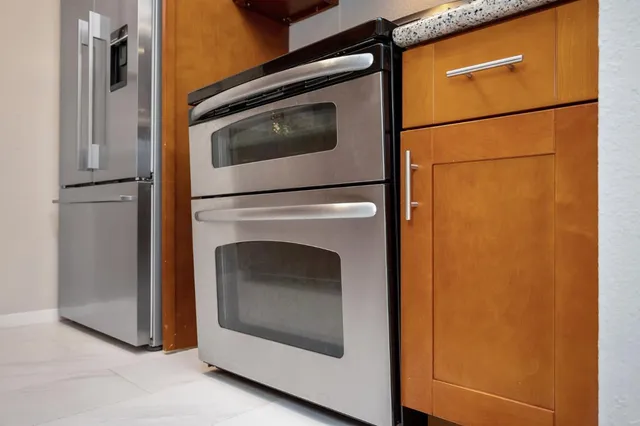 a close up view of a washer and dryer