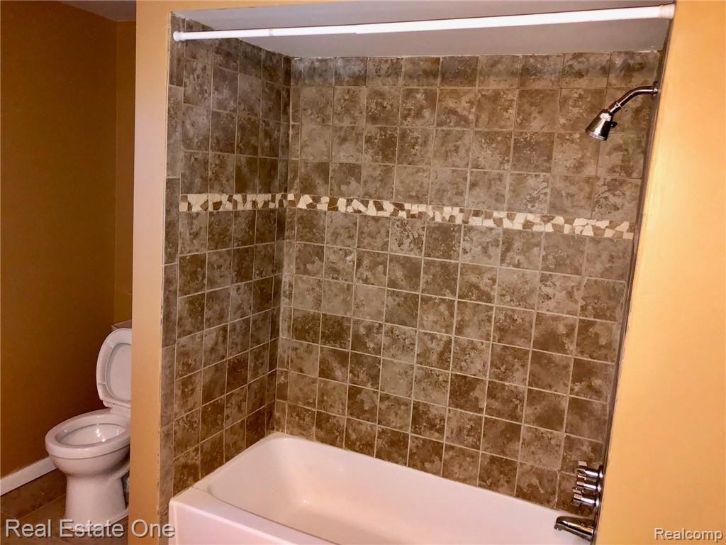 35687 Johnstown Road Farmington Hills, MI 48335 - Photo 13 of 22