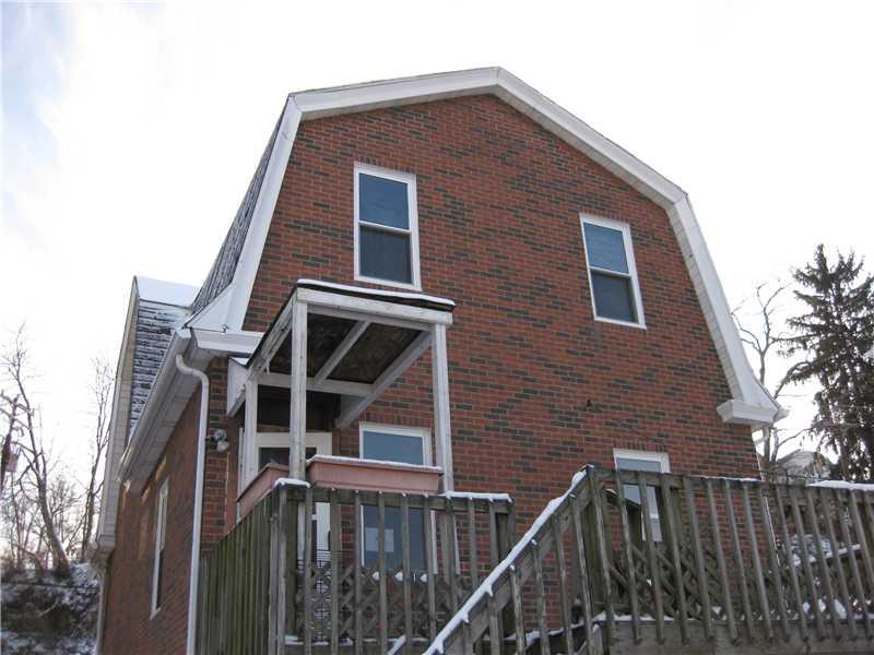 810 Pine Hollow Road McKees Rocks, PA 15136 - Photo 4 of 17 Exterior Back.