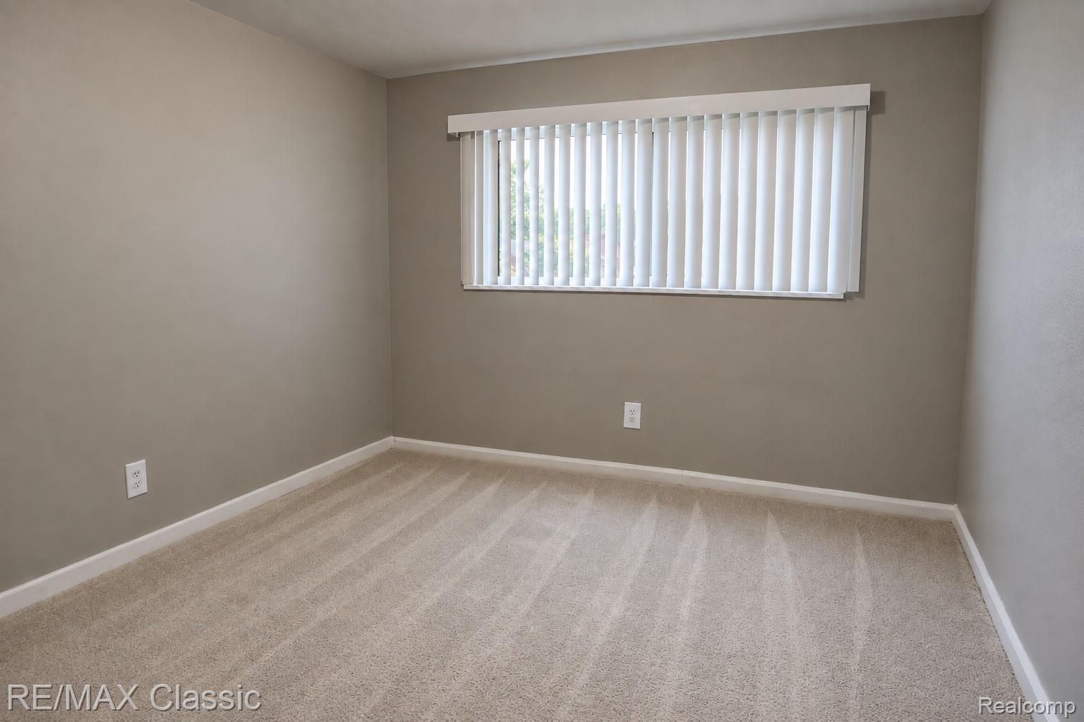 320 South Rochester Road Clawson, MI 48017 - Photo 35 of 44 Upper level 3rd Bedroom