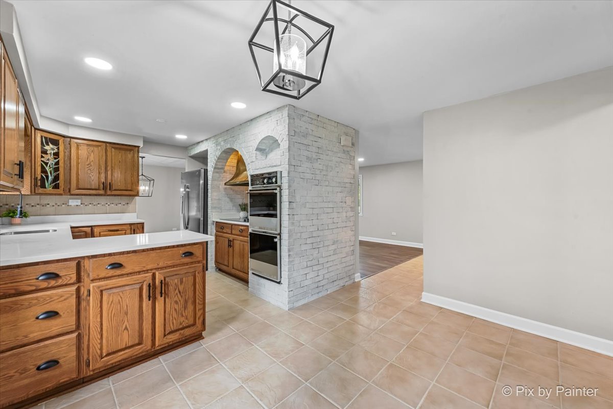 415 Laconia Court Schaumburg, IL 60193 - Photo 11 of 36 a view of a kitchen with electric appliances