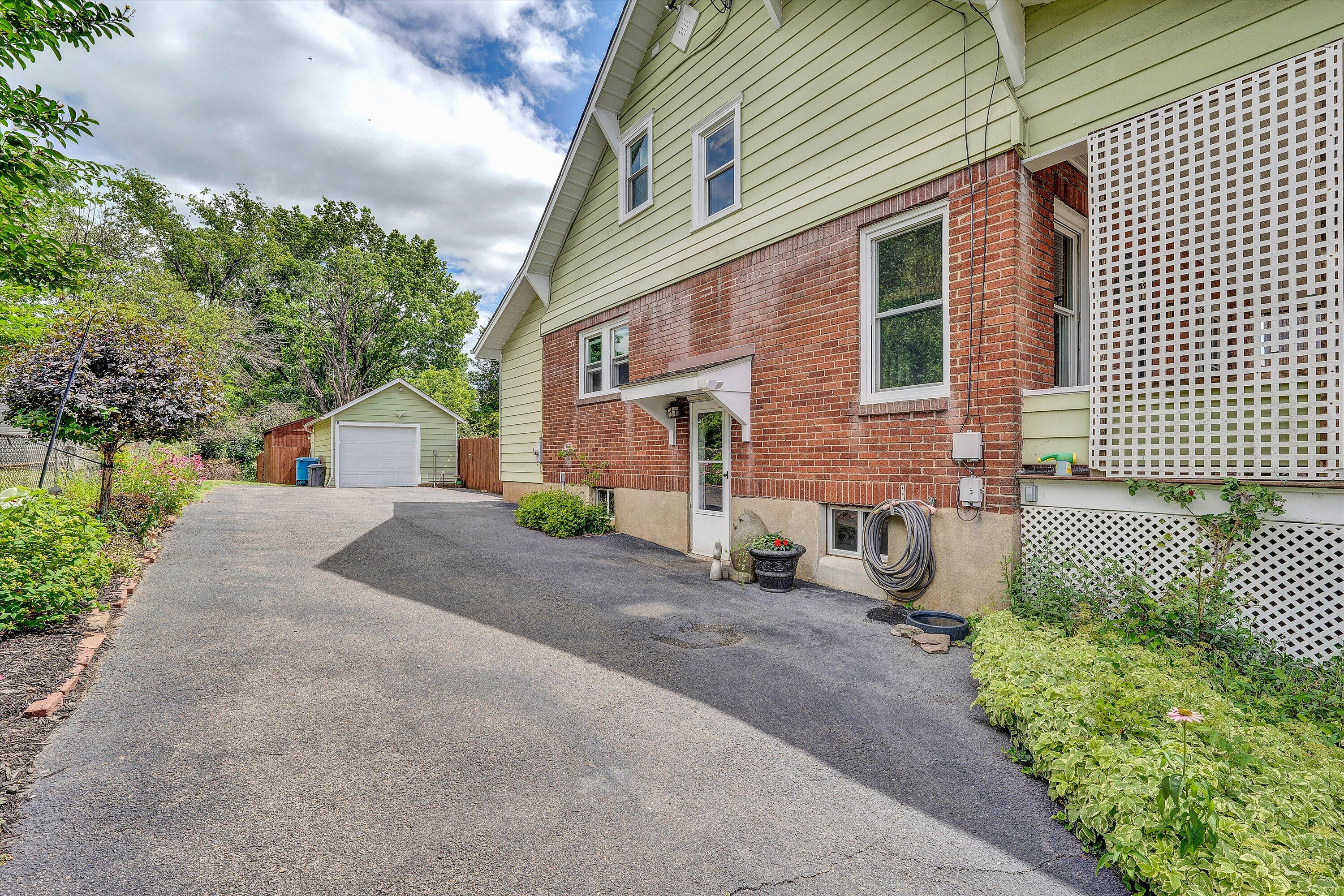 2416 Lofton Road Southwest Roanoke, VA 24015 - Photo 31 of 54 36-DSC06688