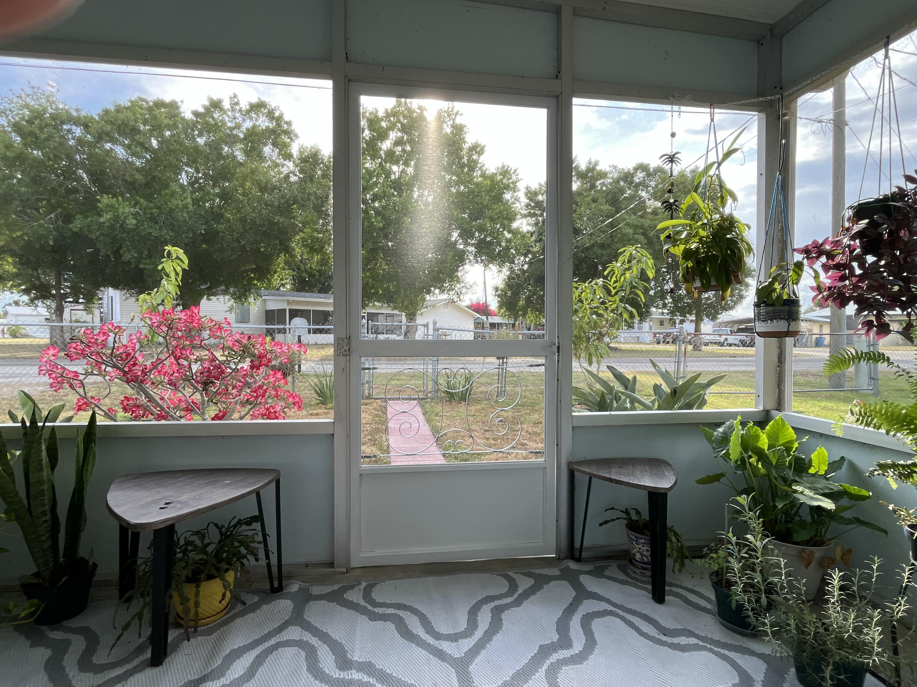 1061 Lake Circle Okeechobee, FL 34974 - Photo 3 of 41 IMG_4390