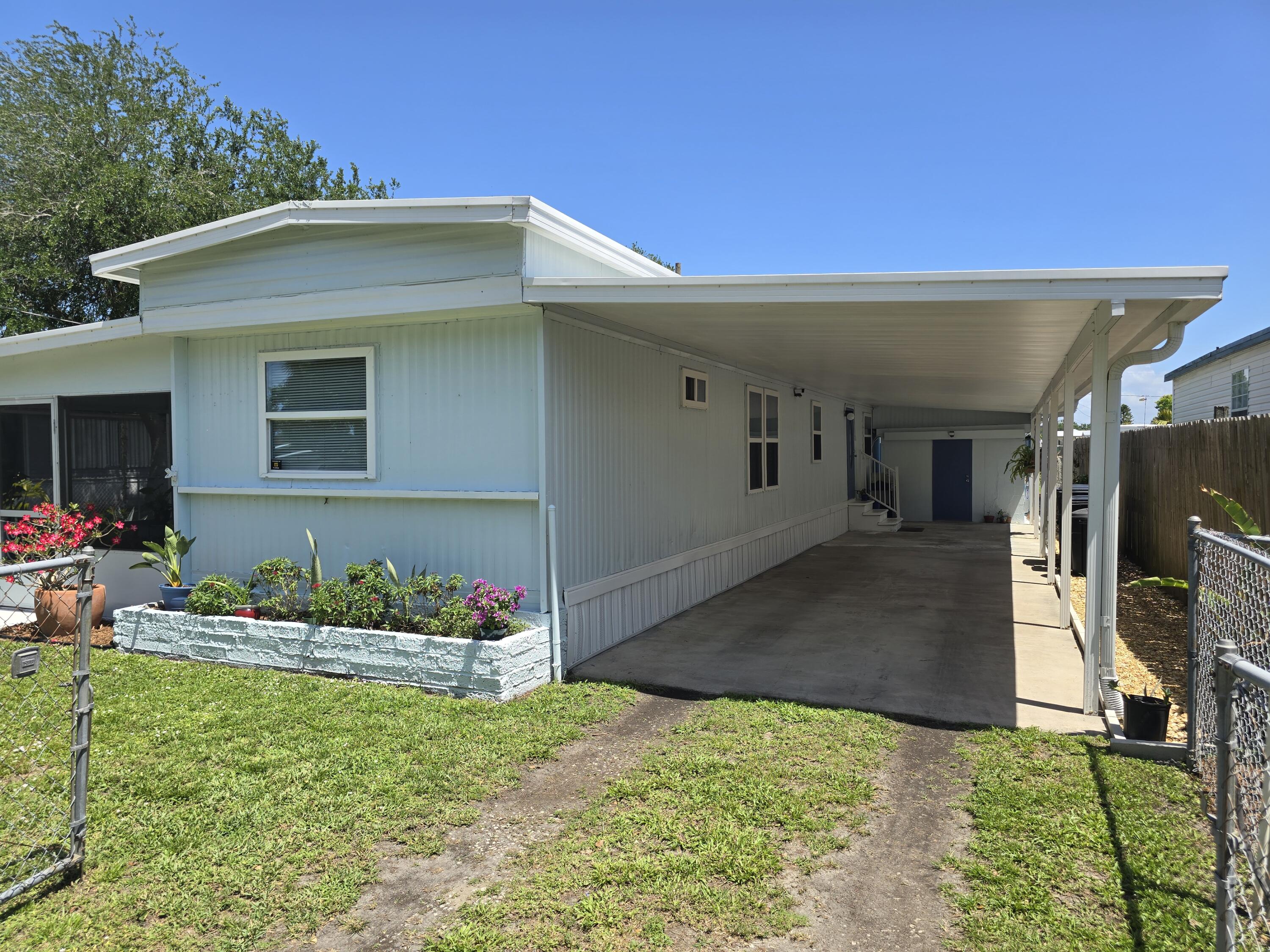 1061 Lake Circle Okeechobee, FL 34974 - Photo 32 of 41 20250405_135131