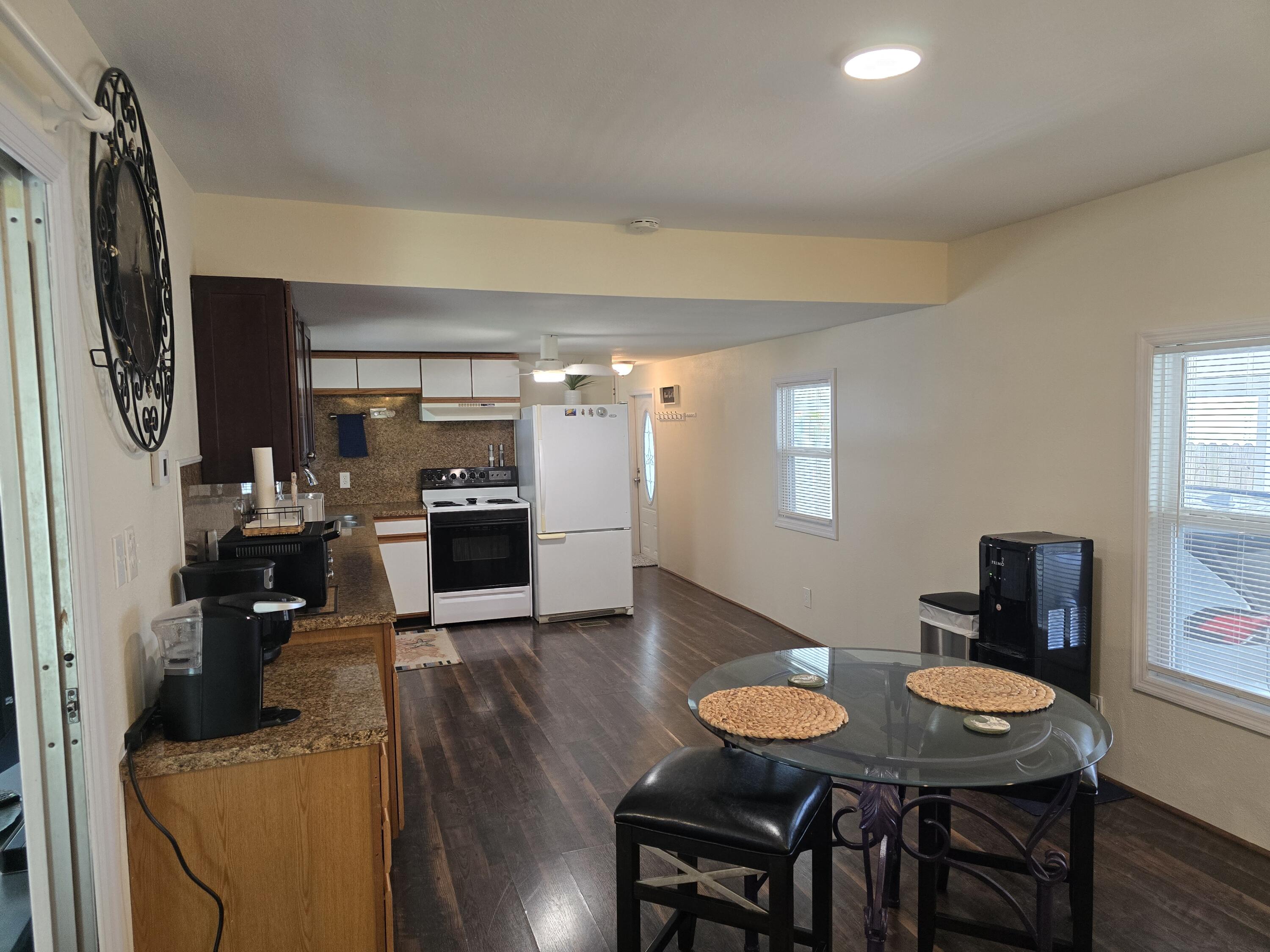 1061 Lake Circle Okeechobee, FL 34974 - Photo 10 of 41 20250405_132723