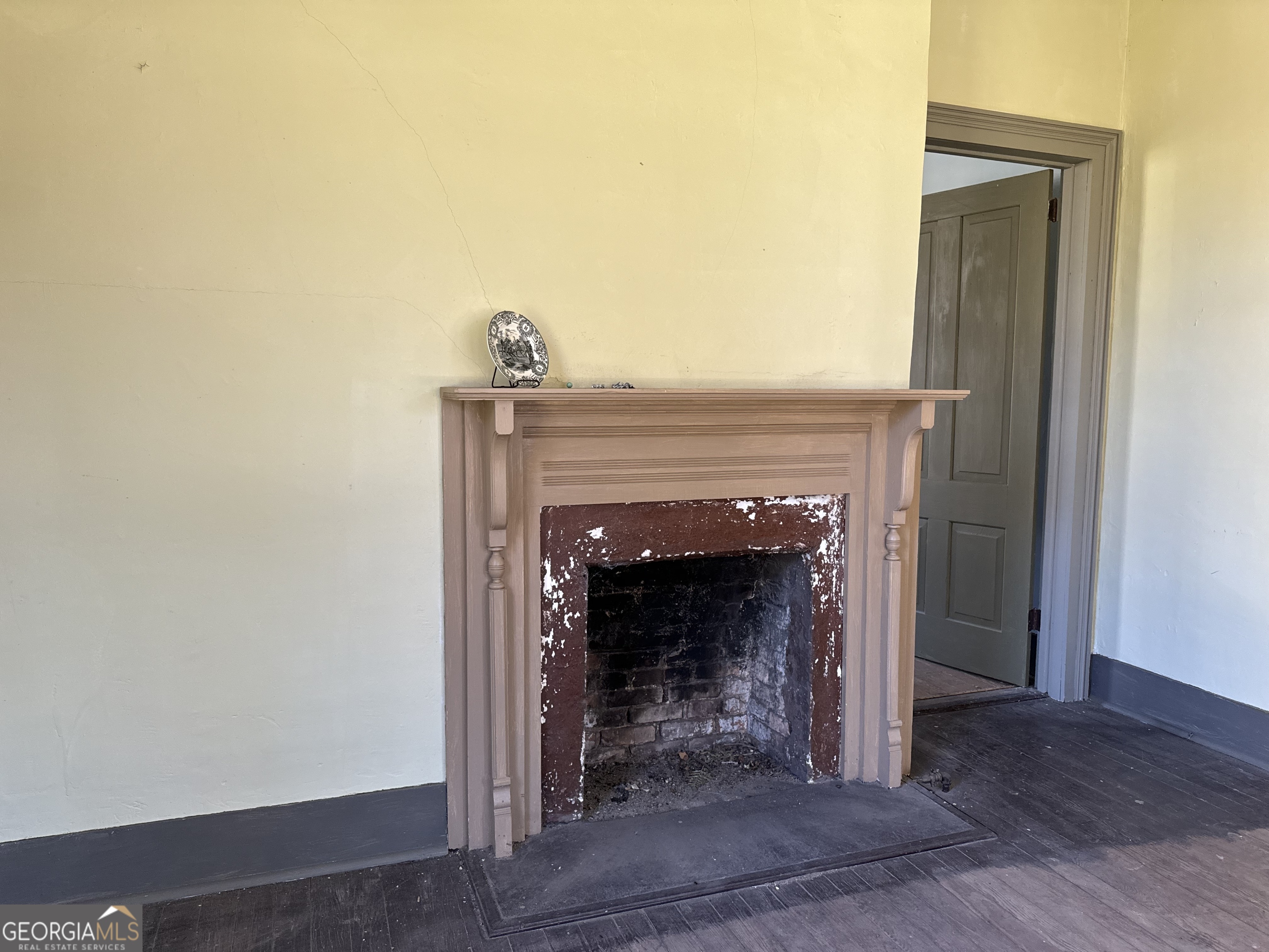 9822 Jones Street Sparta, GA 31087 - Photo 15 of 52 a close view of a livingroom with a fireplace