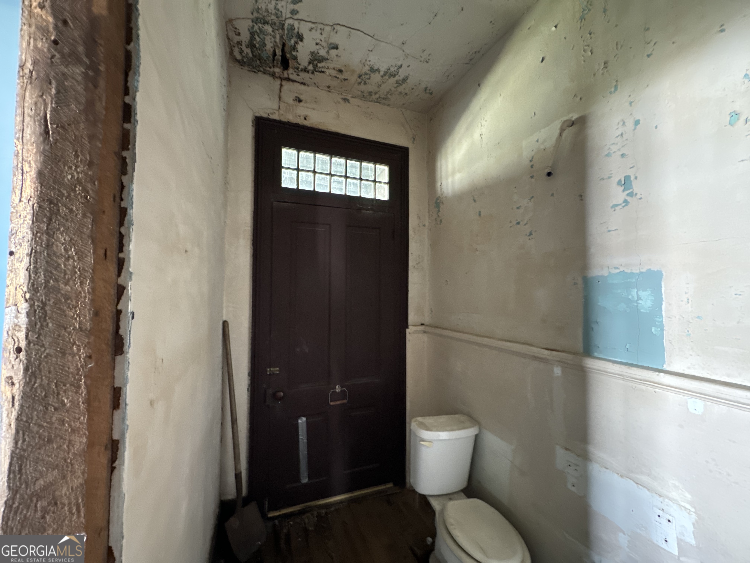 9822 Jones Street Sparta, GA 31087 - Photo 18 of 52 a bathroom with a toilet sink and shower