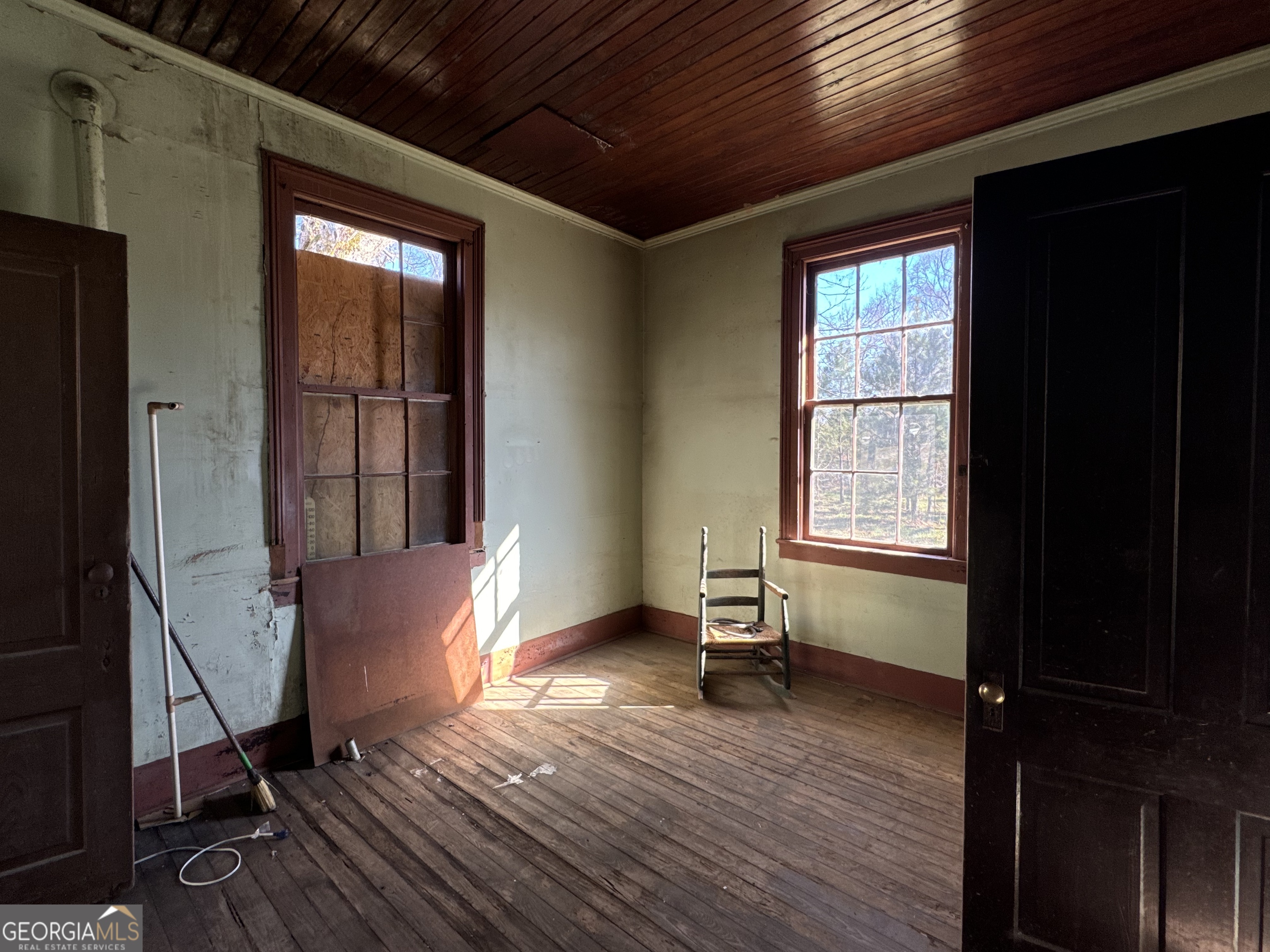 9822 Jones Street Sparta, GA 31087 - Photo 30 of 52 a view of a livingroom with wooden floor and a window