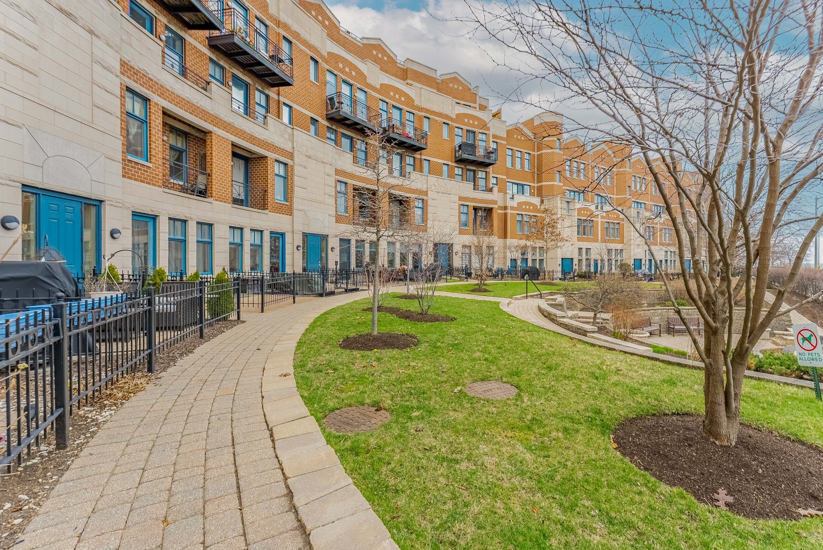 7738 North Sheridan Road, Unit 1R Chicago, IL 60626 - Photo 3 of 30 Gallery Image 3