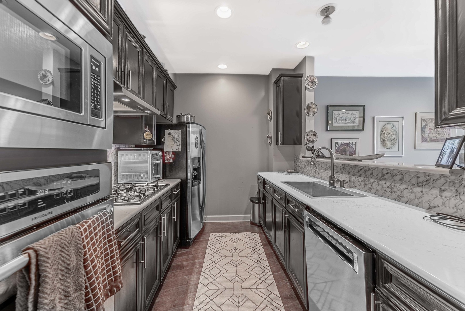 7738 North Sheridan Road, Unit 1R Chicago, IL 60626 - Photo 8 of 30 Gallery Image 8