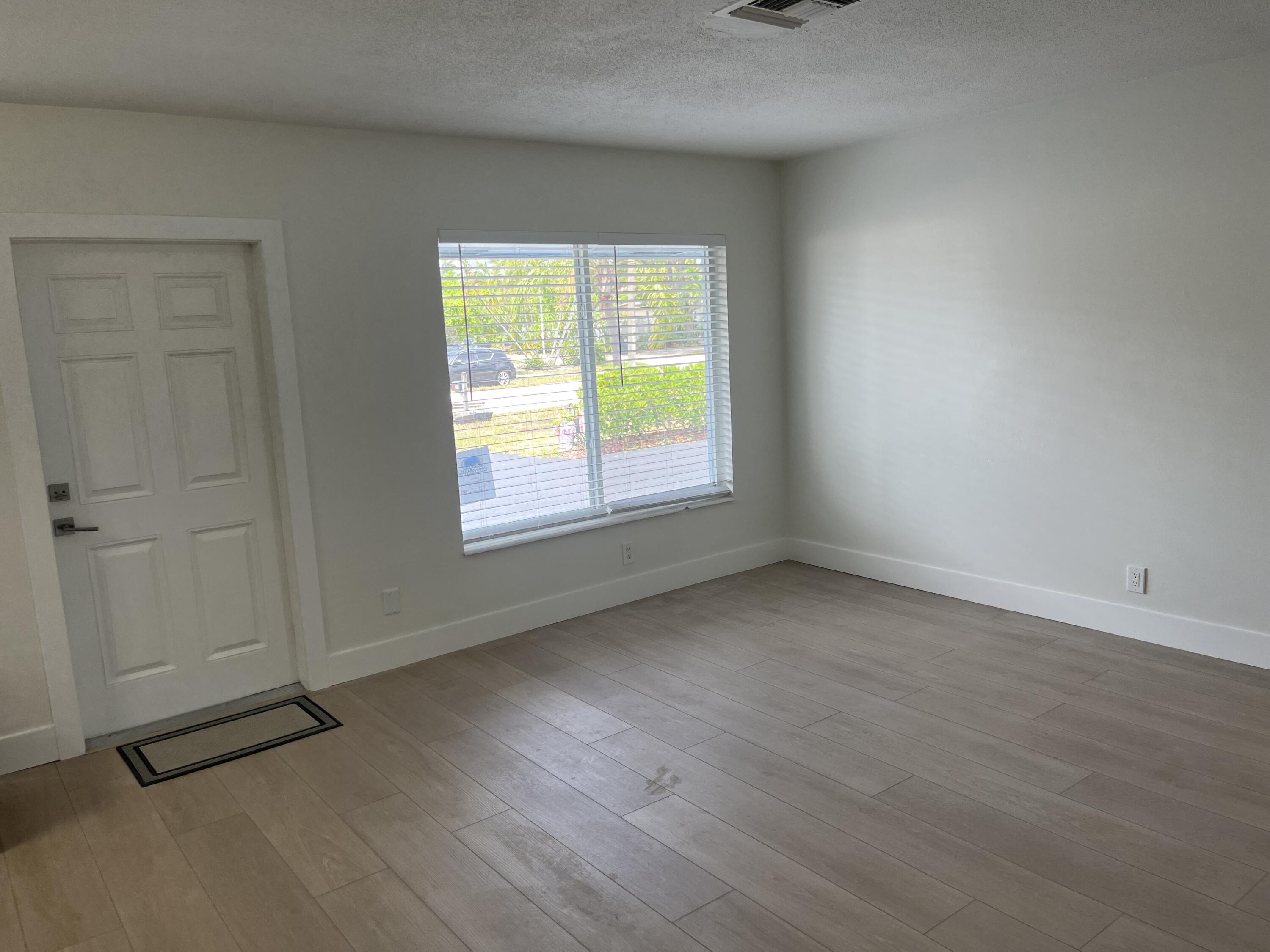 196 Northeast 28th Street Boca Raton, FL 33431 - Photo 4 of 10 196 NE 28th Street