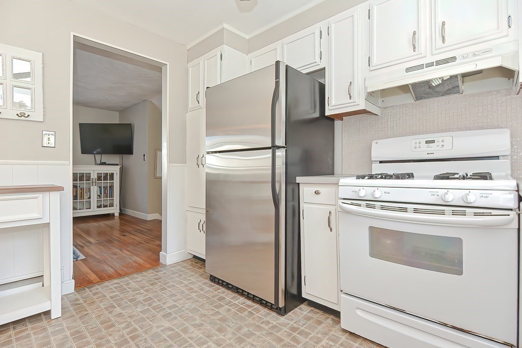 96 Dorset Road Holliston, MA 01746 - Photo 12 of 34 Gallery Image 12