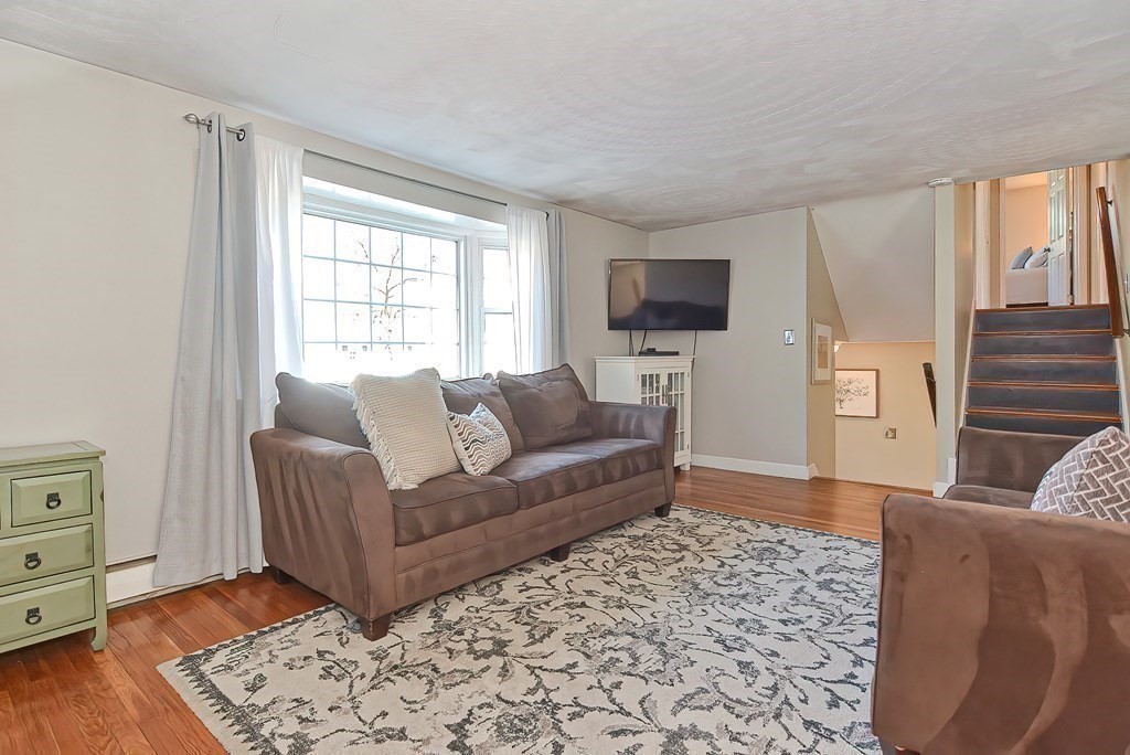 96 Dorset Road Holliston, MA 01746 - Photo 6 of 34 Gallery Image 6