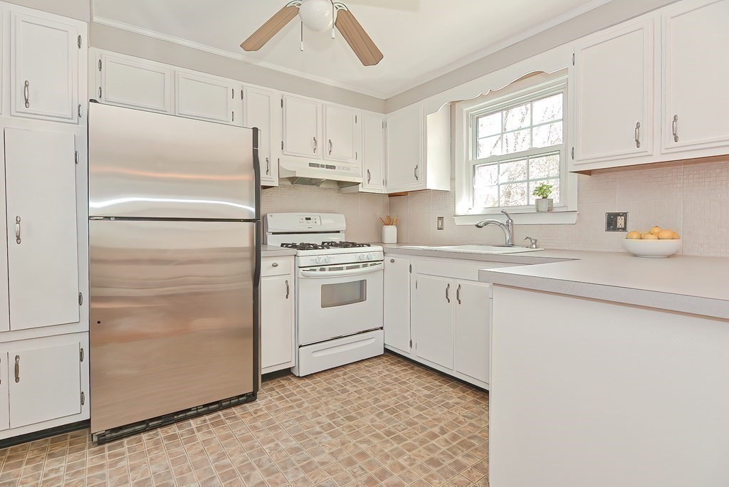 96 Dorset Road Holliston, MA 01746 - Photo 10 of 34 Gallery Image 10